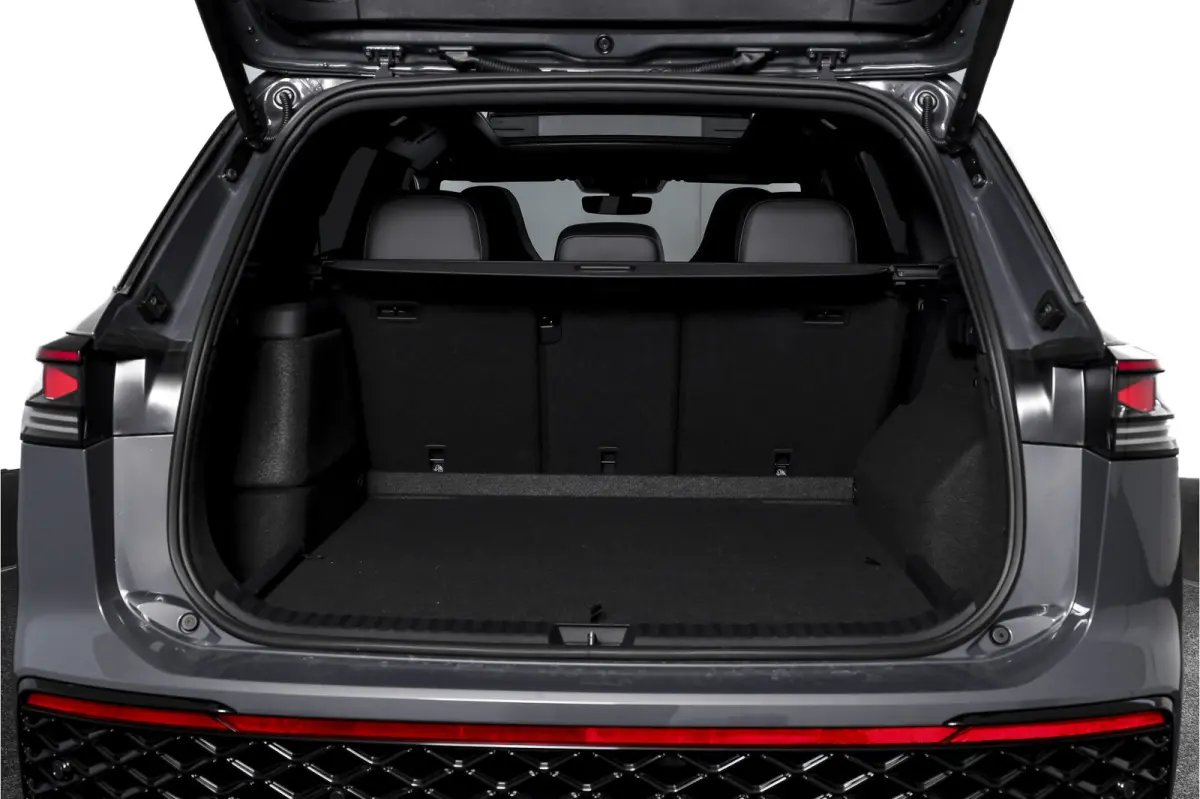 1.5 eHybrid 272 PK R-Line | Black Style Pakket | S/K-Panodak | Elek. Trekhaak | Dig. Cockpit | Adapt. Cruise | Stoel-+Stuurverw. | Camera | App. Connect | ECC | Elek. Klep | LM 20" | 5958