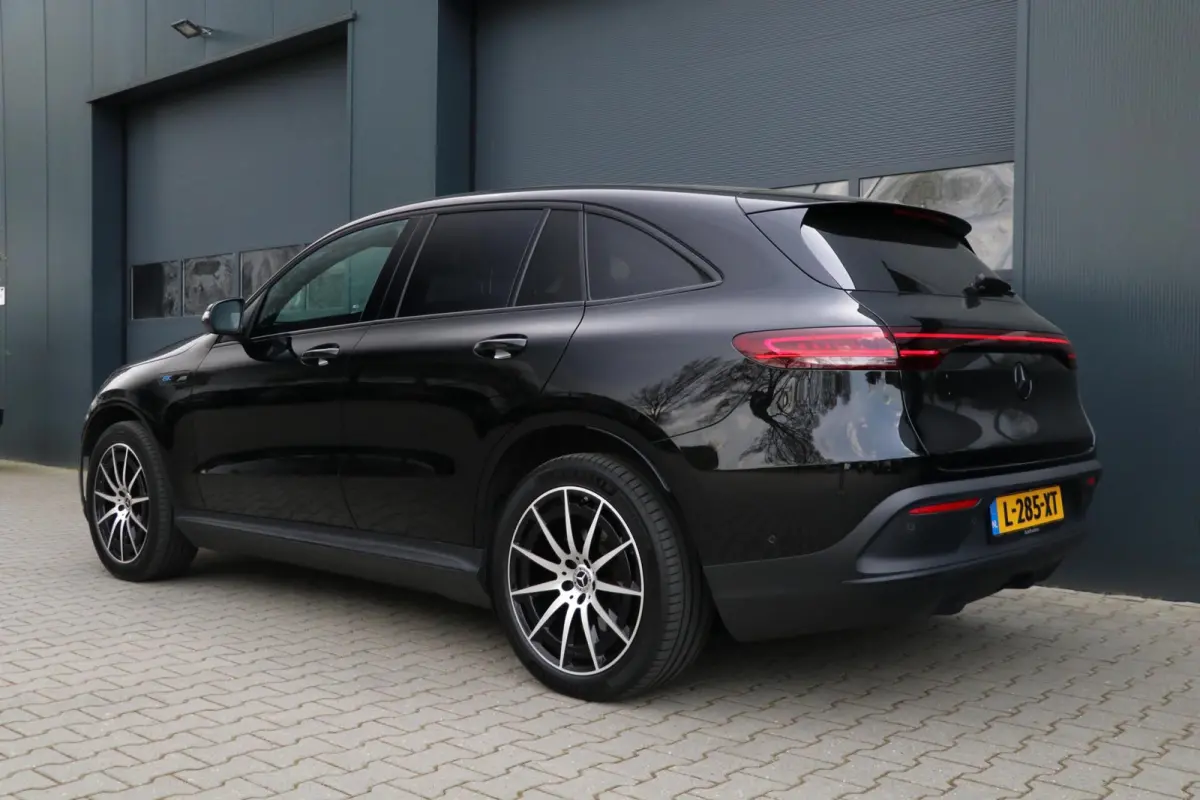 400 4MATIC |AMG|80 kWh AppleCarplay Sfeerverlicht Trekhaak Sportzetels Leer/Alcantara 20'Inch Blindspot WideScreen Uitstraling!! BJ2021