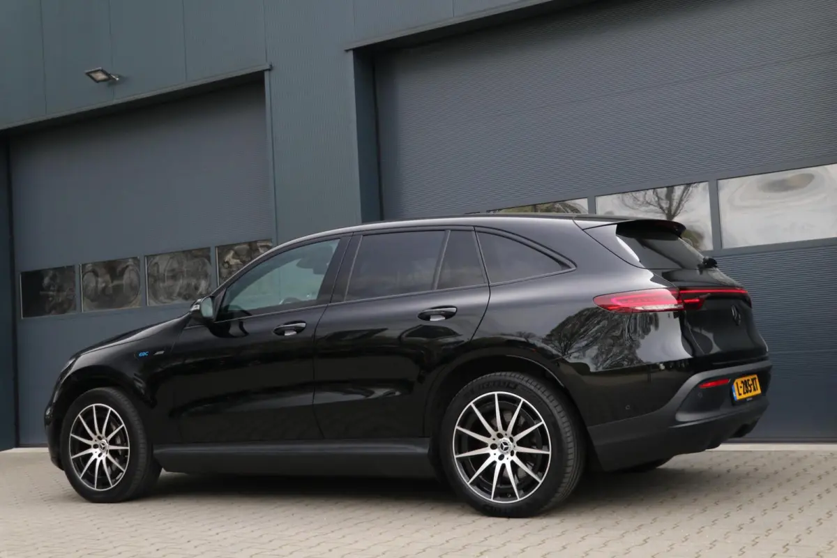 400 4MATIC |AMG|80 kWh AppleCarplay Sfeerverlicht Trekhaak Sportzetels Leer/Alcantara 20'Inch Blindspot WideScreen Uitstraling!! BJ2021