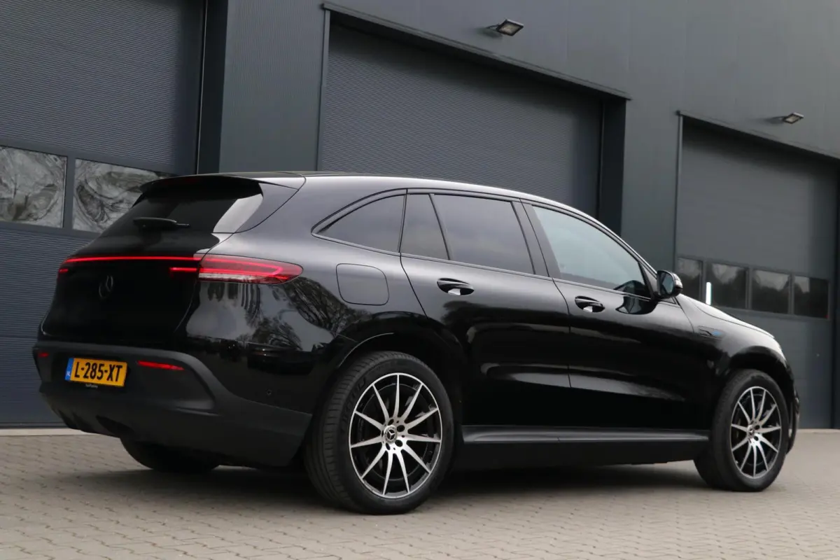 400 4MATIC |AMG|80 kWh AppleCarplay Sfeerverlicht Trekhaak Sportzetels Leer/Alcantara 20'Inch Blindspot WideScreen Uitstraling!! BJ2021