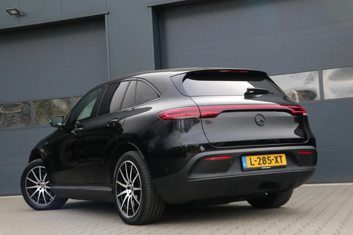 400 4MATIC |AMG|80 kWh AppleCarplay Sfeerverlicht Trekhaak Sportzetels Leer/Alcantara 20'Inch Blindspot WideScreen Uitstraling!! BJ2021