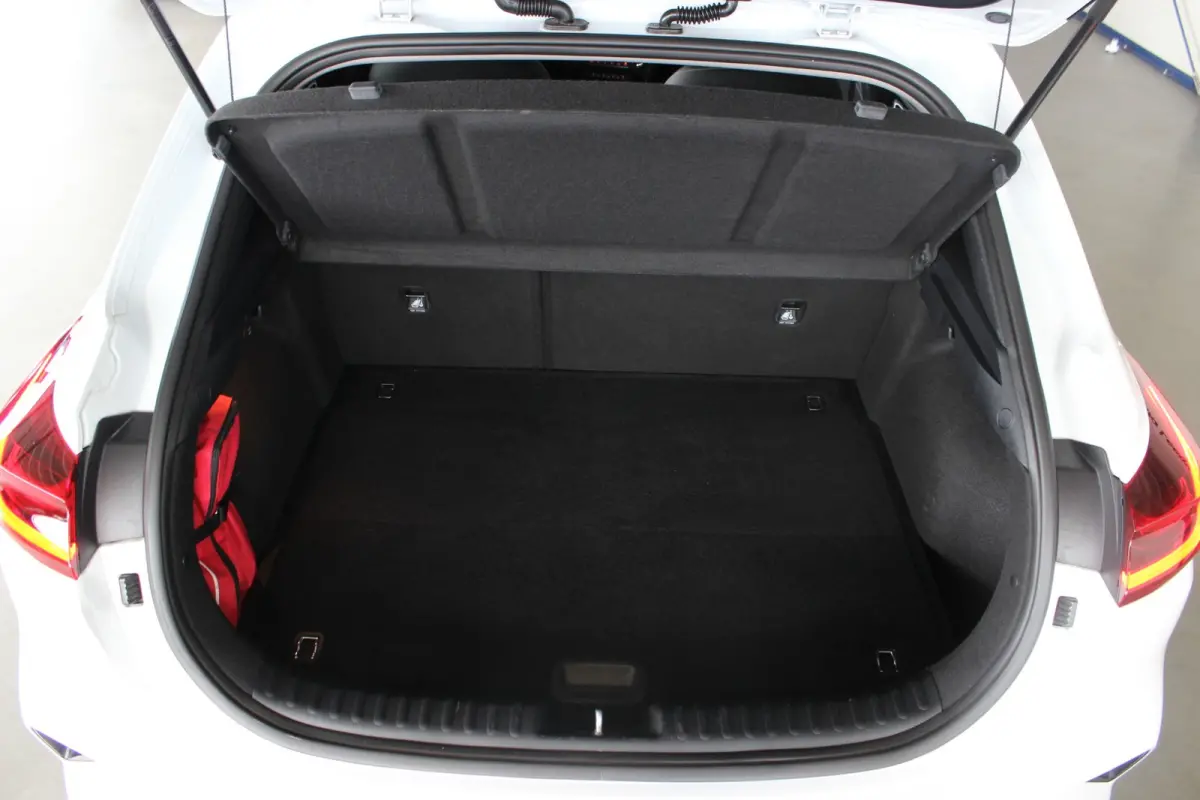 1.4 T-GDi DynamicPlusLine Afn. Trekhaak | Carplay | Camera | Adapt. Cruise | Bluetooth | Stoel/Stuurverw. | 18" LMV | PDC