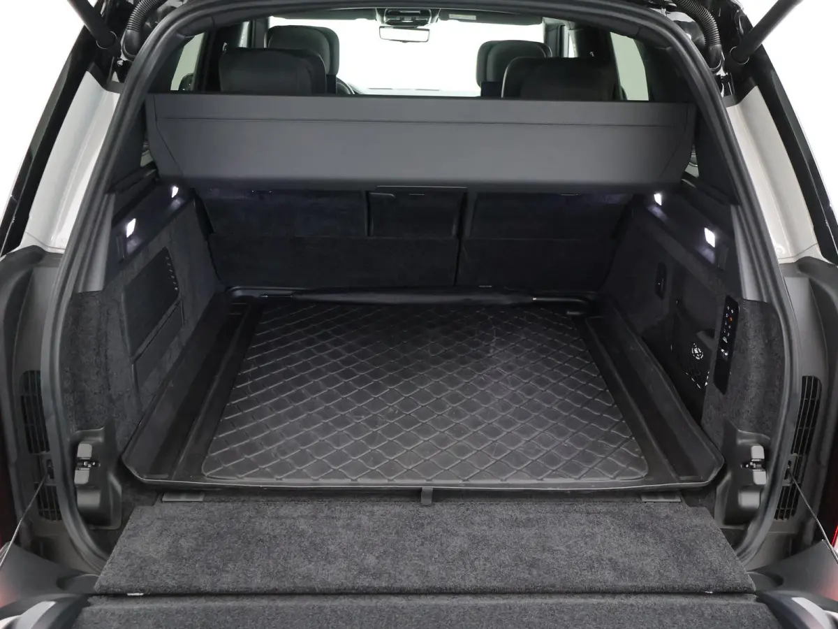 SV 3.0 P550e PHEV SV - ORIG. NL BORASCO GREY + REAR ENTERTAINMENT | SV INTREPID EXTERIEUR | TREKHAAK
