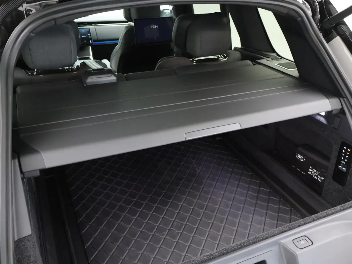 SV 3.0 P550e PHEV SV - ORIG. NL BORASCO GREY + REAR ENTERTAINMENT | SV INTREPID EXTERIEUR | TREKHAAK