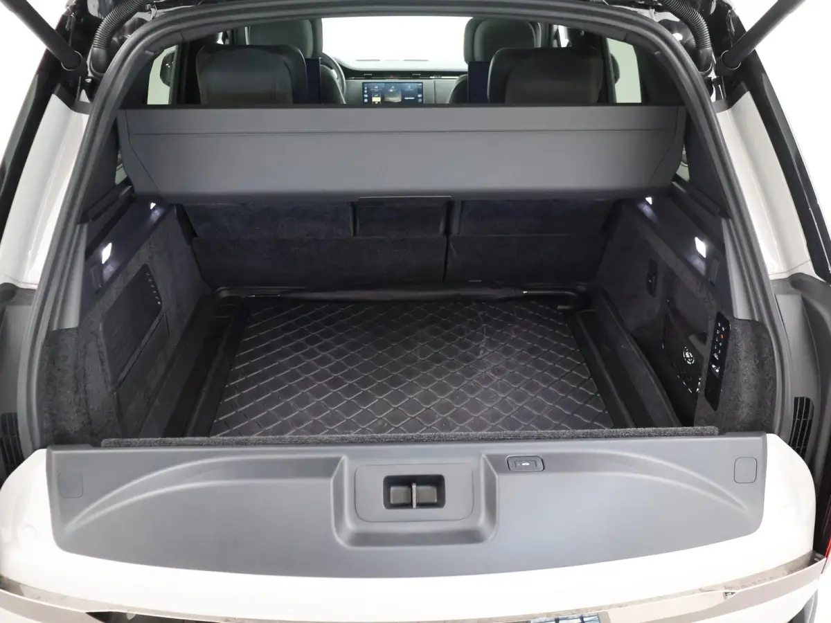SV 3.0 P550e PHEV SV - ORIG. NL BORASCO GREY + REAR ENTERTAINMENT | SV INTREPID EXTERIEUR | TREKHAAK