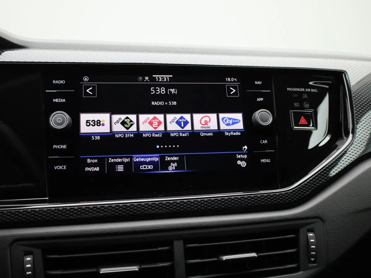 1.0 TSI Life Edition 95 PK| Origineel Nederlands | 1e Eigenaar | Navigatie | Achteruitrijcamera | Stoelverwarming | Keyless | Parkeersensoren | Climatronic