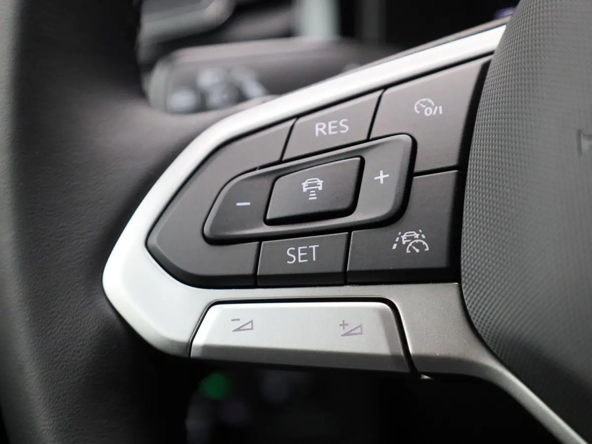 1.0 TSI Life Edition 95 PK| Origineel Nederlands | 1e Eigenaar | Navigatie | Achteruitrijcamera | Stoelverwarming | Keyless | Parkeersensoren | Climatronic
