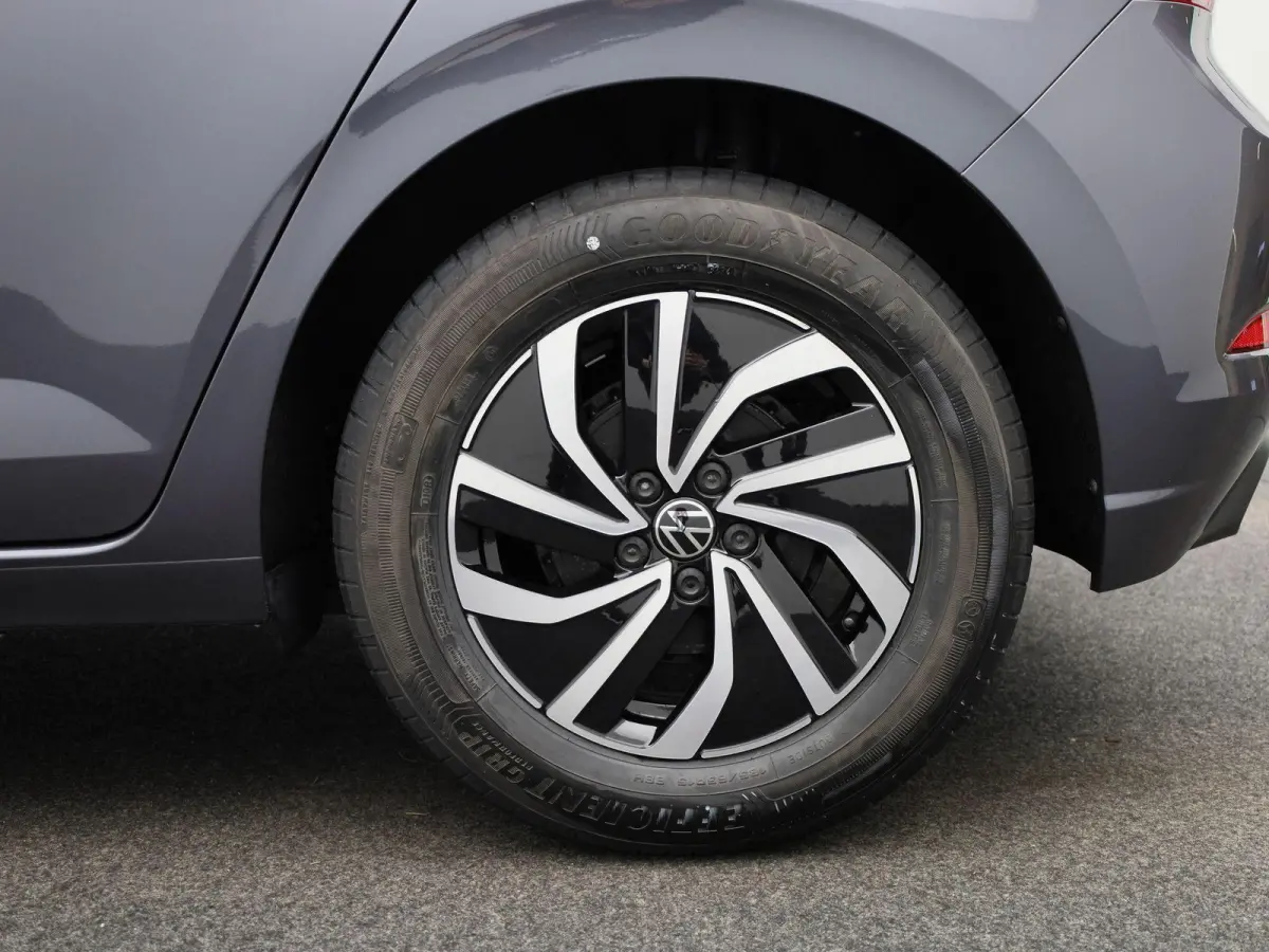 1.0 TSI Life Edition 95 PK| Origineel Nederlands | 1e Eigenaar | Navigatie | Achteruitrijcamera | Stoelverwarming | Keyless | Parkeersensoren | Climatronic