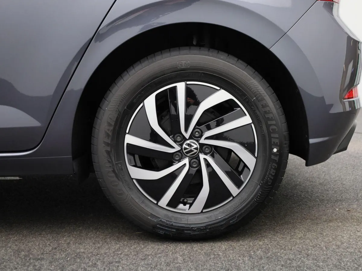1.0 TSI Life Edition 95 PK| Origineel Nederlands | 1e Eigenaar | Navigatie | Stoelverwarming | Keyless | Climatronic | Achteruitrijcamera | Parkeersensoren