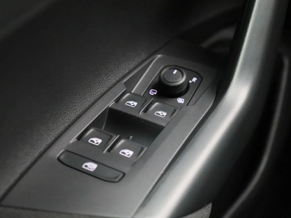 1.0 TSI Life Edition 95 PK| Origineel Nederlands | 1e Eigenaar | Navigatie | Stoelverwarming | Keyless | Climatronic | Achteruitrijcamera | Parkeersensoren