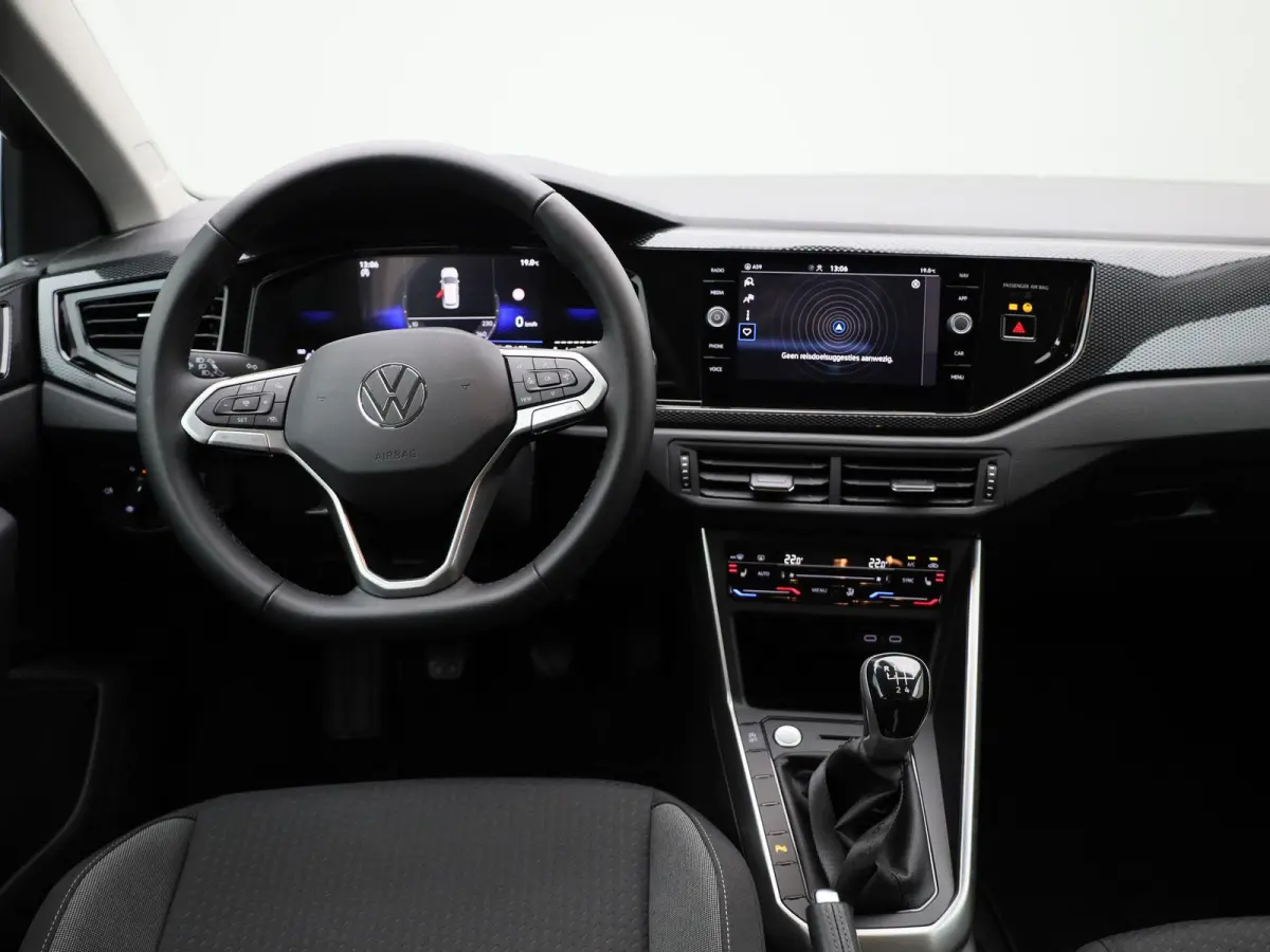 1.0 TSI Life Edition 95 PK Origineel Nederlands | 1e Eigenaar | Navigatie | Stoelverwarming | Climatronic | Keyless | Achteruitrijcamera | Parkeersensoren