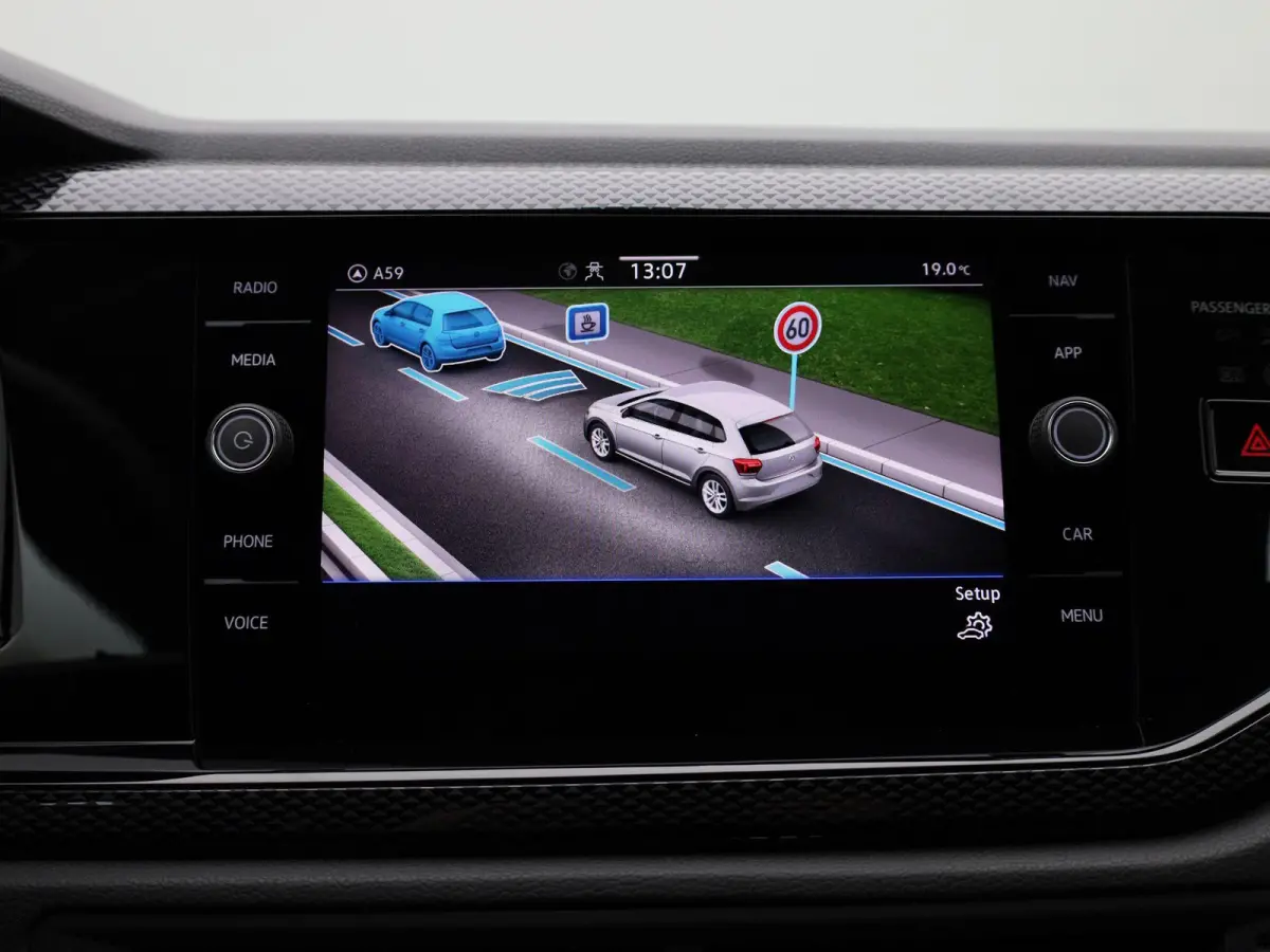 1.0 TSI Life Edition 95 PK Origineel Nederlands | 1e Eigenaar | Navigatie | Stoelverwarming | Climatronic | Keyless | Achteruitrijcamera | Parkeersensoren