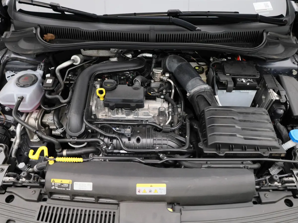 1.0 TSI Life Edition 95 PK Origineel Nederlands | 1e Eigenaar | Navigatie | Stoelverwarming | Climatronic | Keyless | Achteruitrijcamera | Parkeersensoren