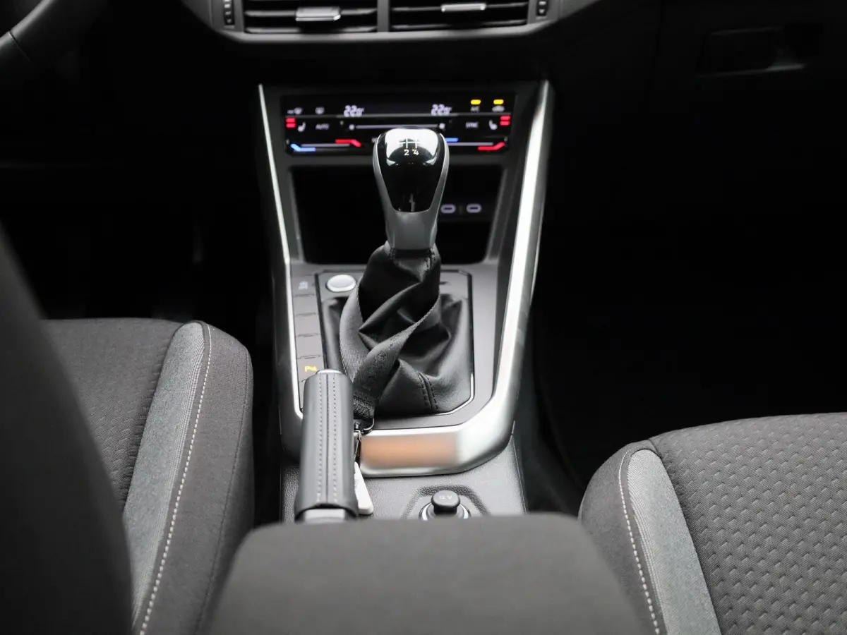1.0 TSI Life Edition 95 PK Origineel Nederlands | 1e Eigenaar | Navigatie | Stoelverwarming | Climatronic | Keyless | Achteruitrijcamera | Parkeersensoren
