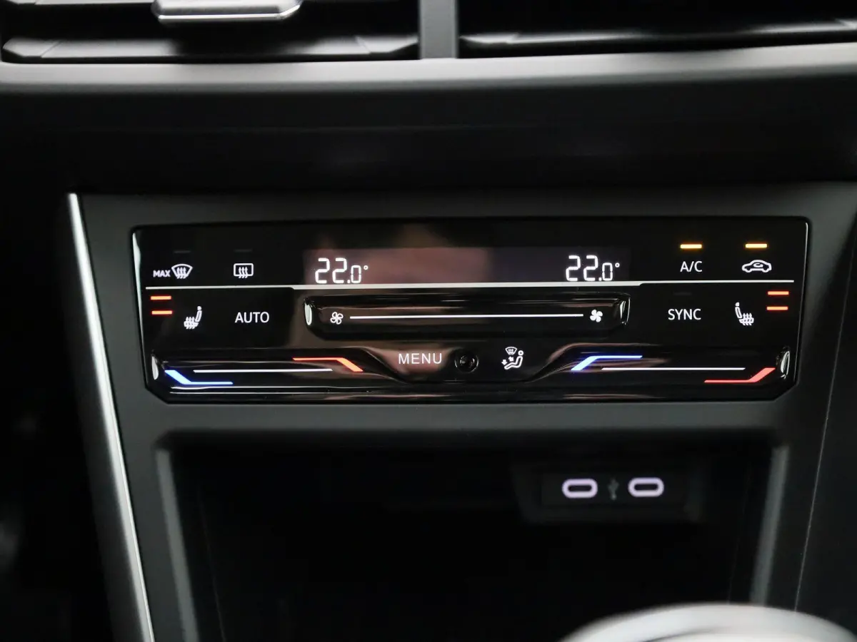 1.0 TSI Life Edition 95 PK Origineel Nederlands | 1e Eigenaar | Navigatie | Stoelverwarming | Climatronic | Keyless | Achteruitrijcamera | Parkeersensoren