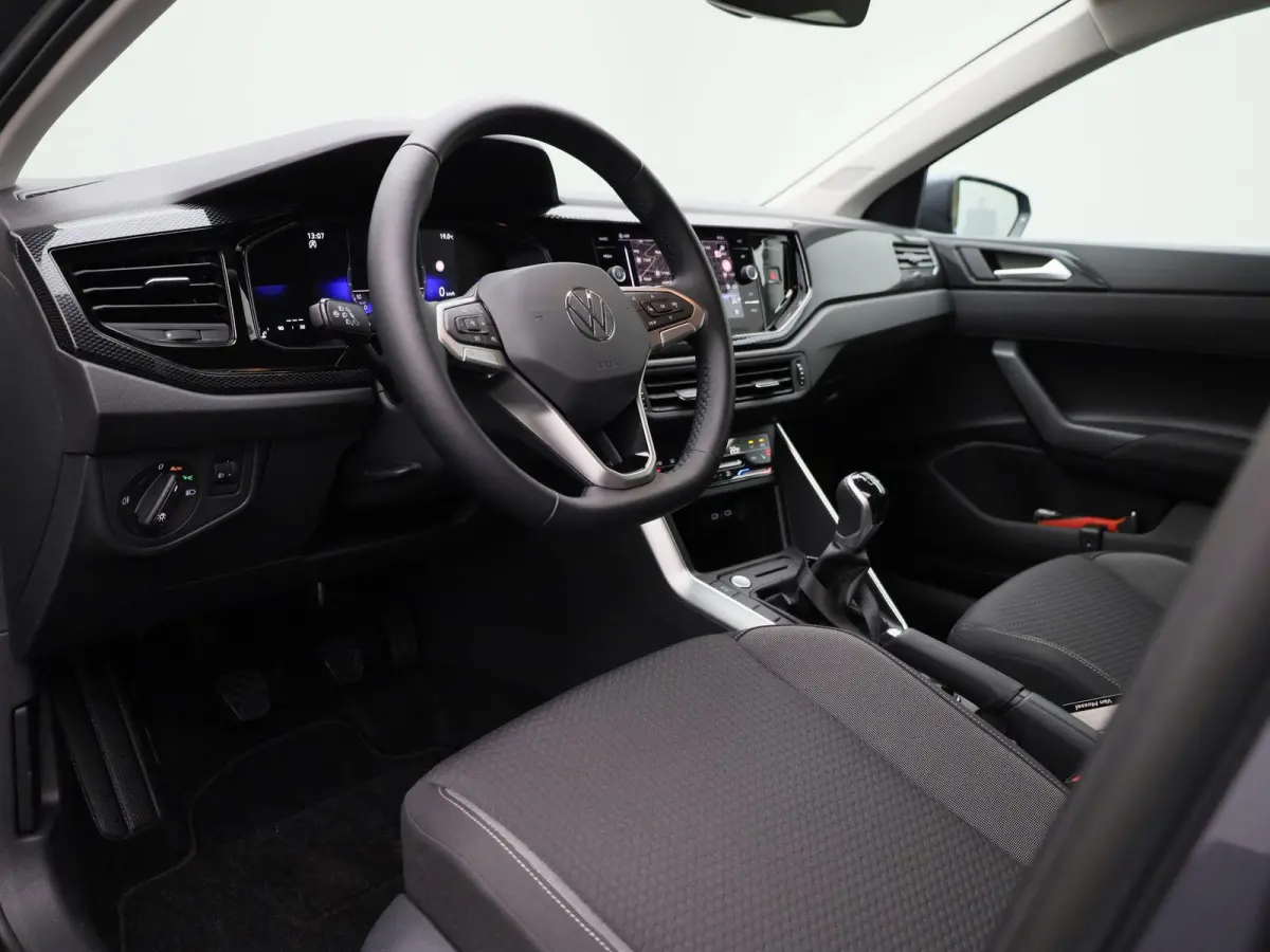 1.0 TSI Life Edition 95 PK Origineel Nederlands | 1e Eigenaar | Navigatie | Stoelverwarming | Climatronic | Keyless | Achteruitrijcamera | Parkeersensoren