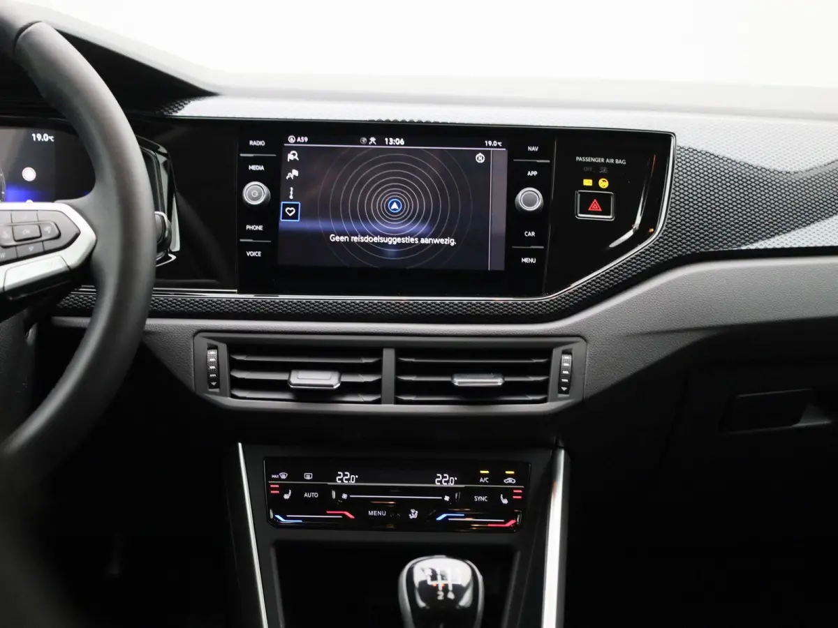 1.0 TSI Life Edition 95 PK Origineel Nederlands | 1e Eigenaar | Navigatie | Stoelverwarming | Climatronic | Keyless | Achteruitrijcamera | Parkeersensoren