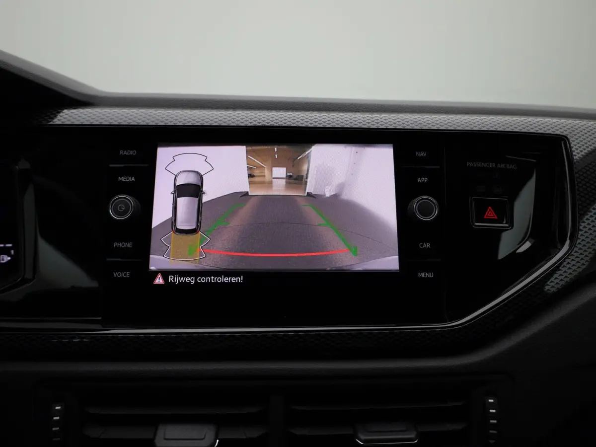 1.0 TSI Life Edition 95 PK Origineel Nederlands | 1e Eigenaar | Navigatie | Stoelverwarming | Climatronic | Keyless | Achteruitrijcamera | Parkeersensoren