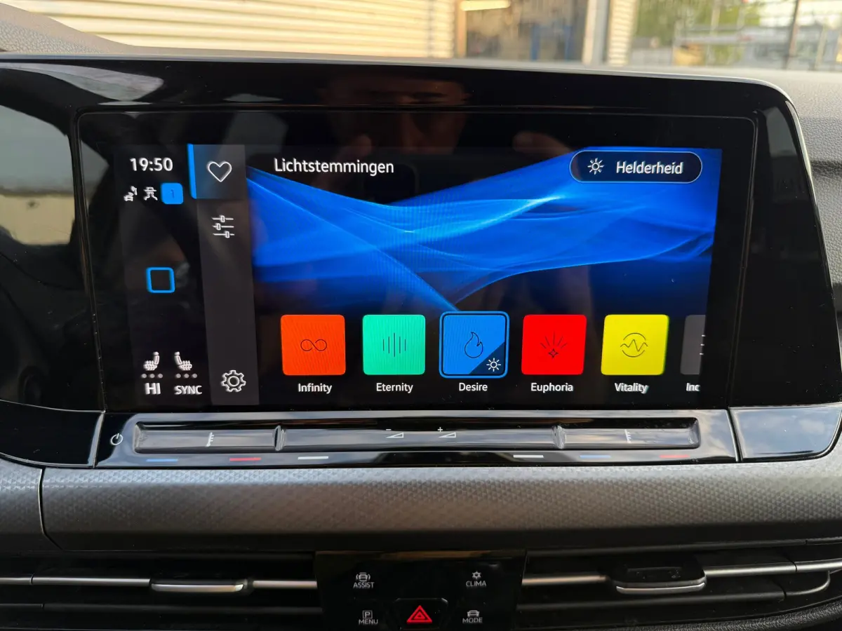 2.0 TDI Life Business / APK / SFEER VERLICHT. / CRUISE / NETTE AUTO / INRUIL MOG.