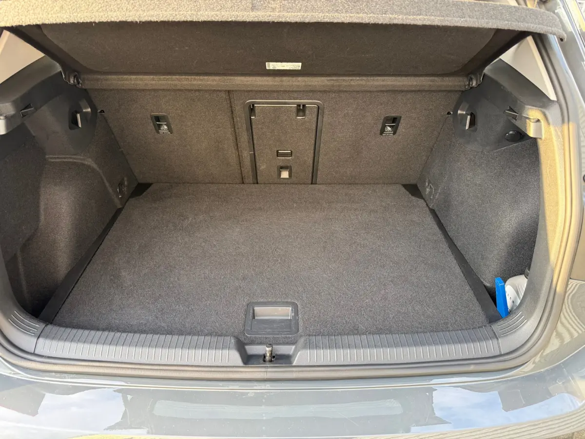 2.0 TDI Life Business / APK / SFEER VERLICHT. / CRUISE / NETTE AUTO / INRUIL MOG.