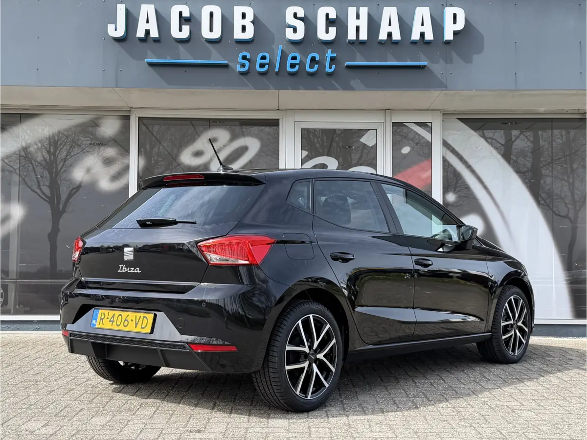 1.0 EcoTSI Style Business Connect / Carplay / Parkeersensoren V+A / 17'' LM / Stoelverwarming