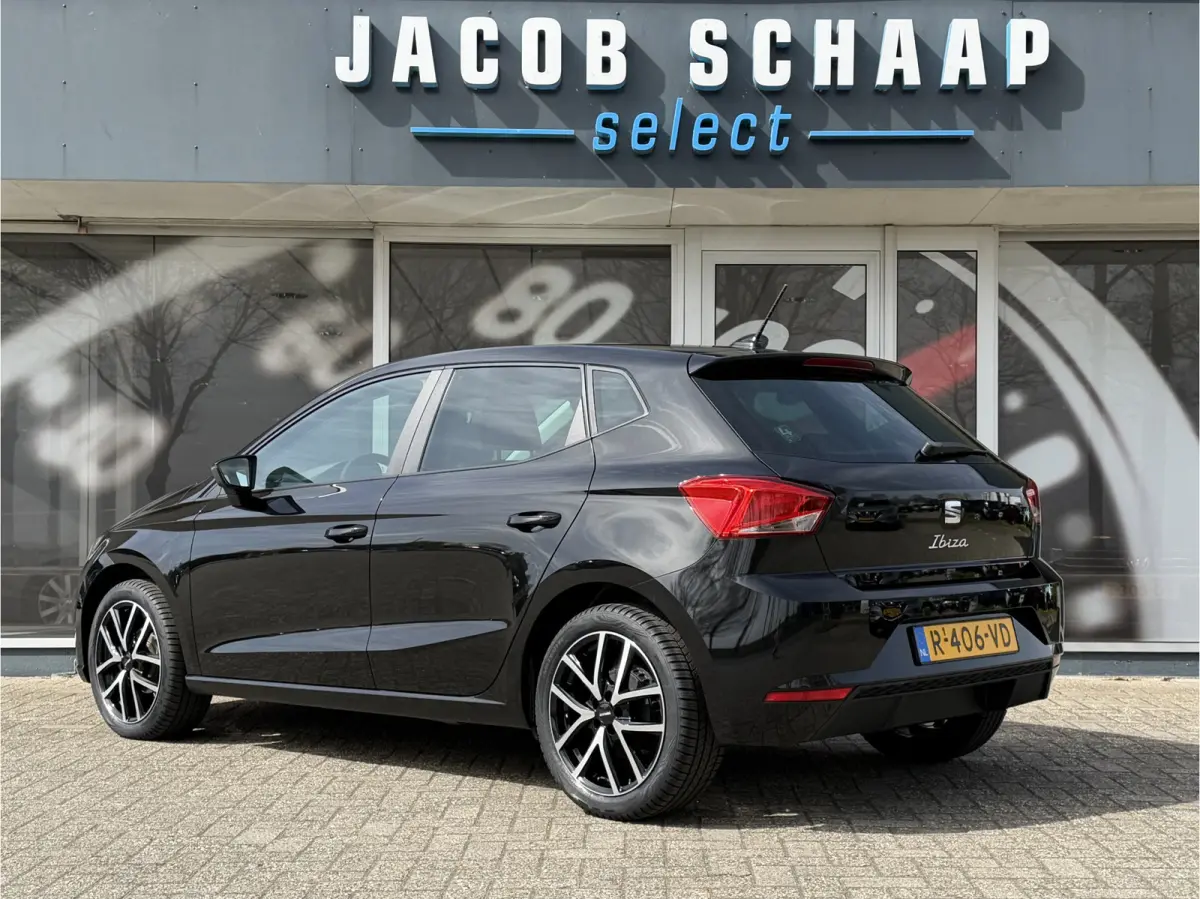 1.0 EcoTSI Style Business Connect / Carplay / Parkeersensoren V+A / 17'' LM / Stoelverwarming