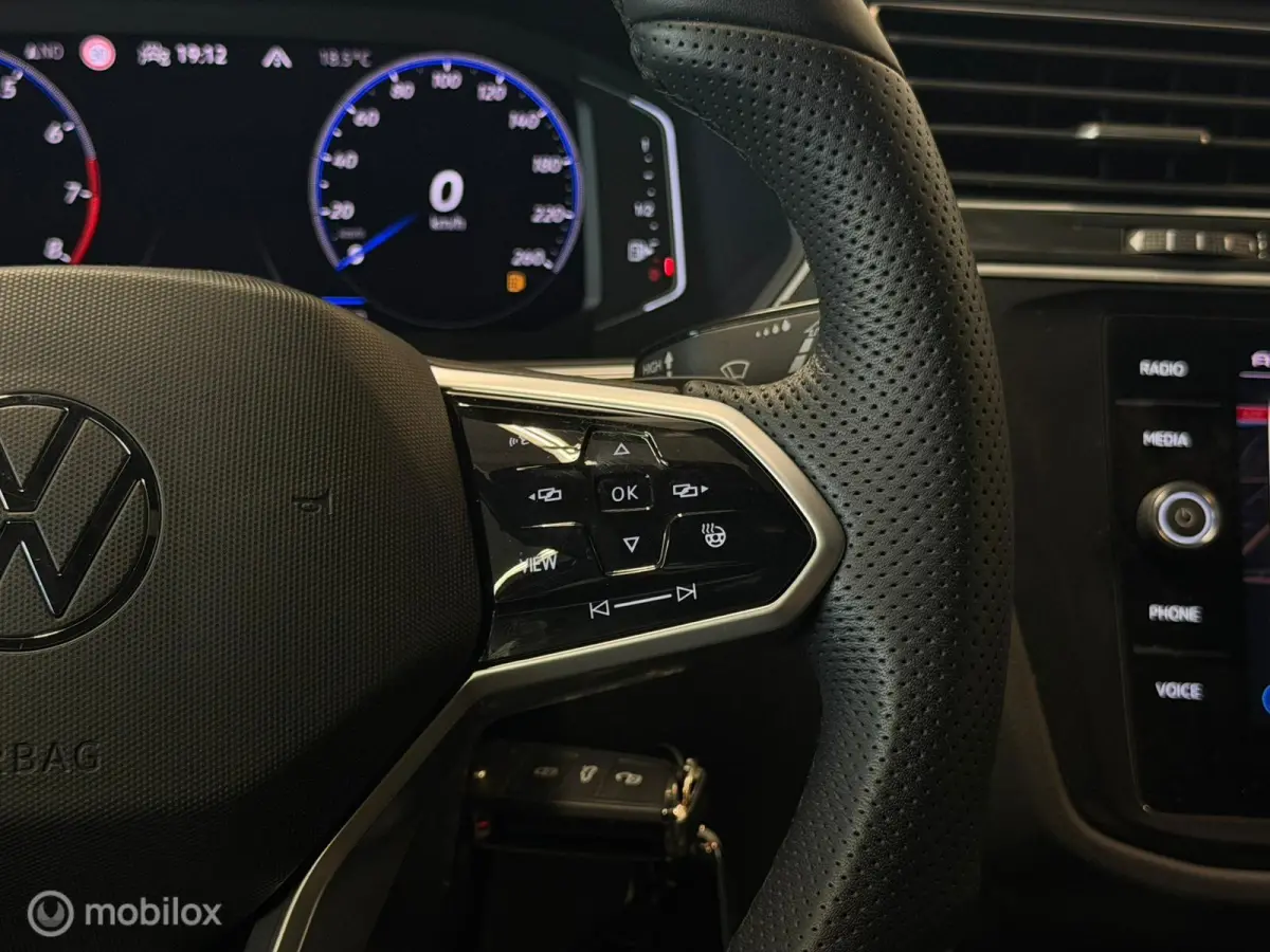 1.5 TSI 3x R-Line Panorama/Black Style/IQ Light