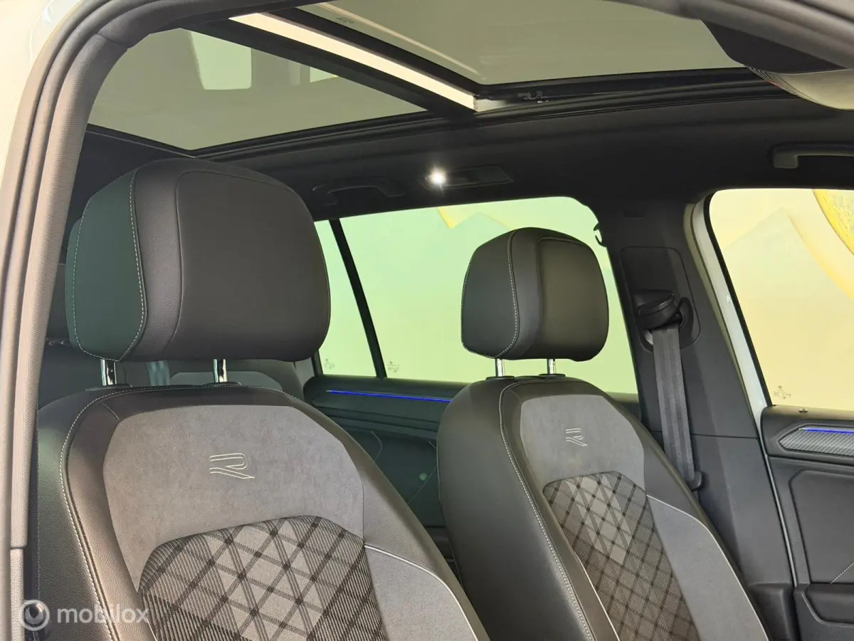 1.5 TSI 3x R-Line Panorama/Black Style/IQ Light