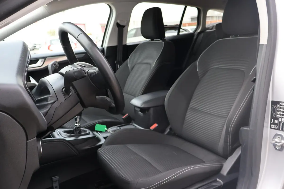 1.0 Hybrid Titanium X 1e Eigenaar | Volledig Onderh | NL-Auto | BTW | Elek Trekhaak | Winterpack | Camera | Navi | Carplay | LED | ACC | Bots | Keyless