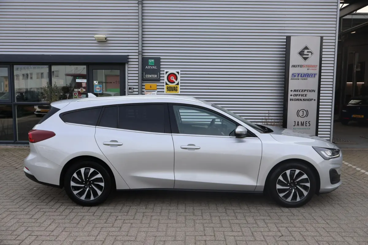 1.0 Hybrid Titanium X 1e Eigenaar | Volledig Onderh | NL-Auto | BTW | Elek Trekhaak | Winterpack | Camera | Navi | Carplay | LED | ACC | Bots | Keyless