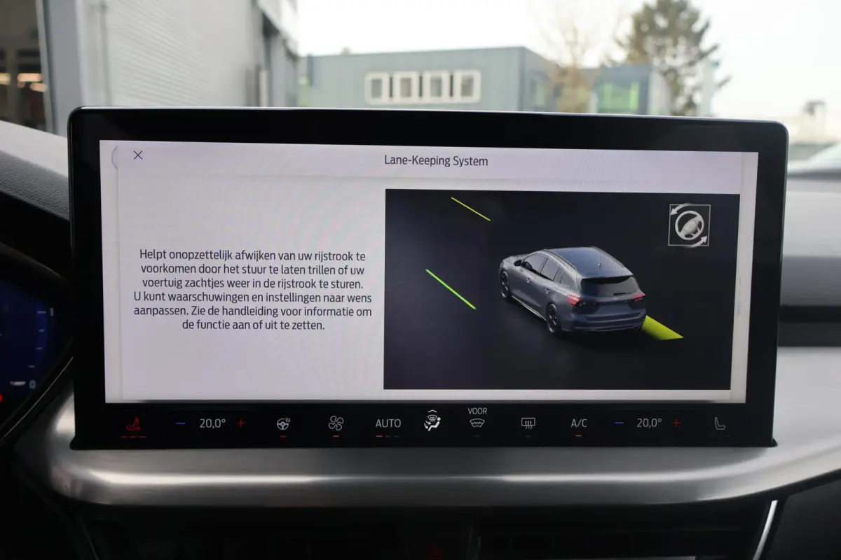 1.0 Hybrid Titanium X 1e Eigenaar | Volledig Onderh | NL-Auto | BTW | Elek Trekhaak | Winterpack | Camera | Navi | Carplay | LED | ACC | Bots | Keyless