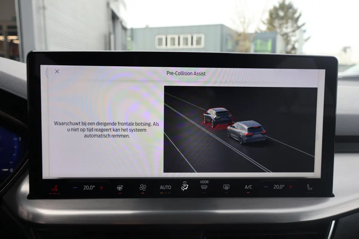 1.0 Hybrid Titanium X 1e Eigenaar | Volledig Onderh | NL-Auto | BTW | Elek Trekhaak | Winterpack | Camera | Navi | Carplay | LED | ACC | Bots | Keyless