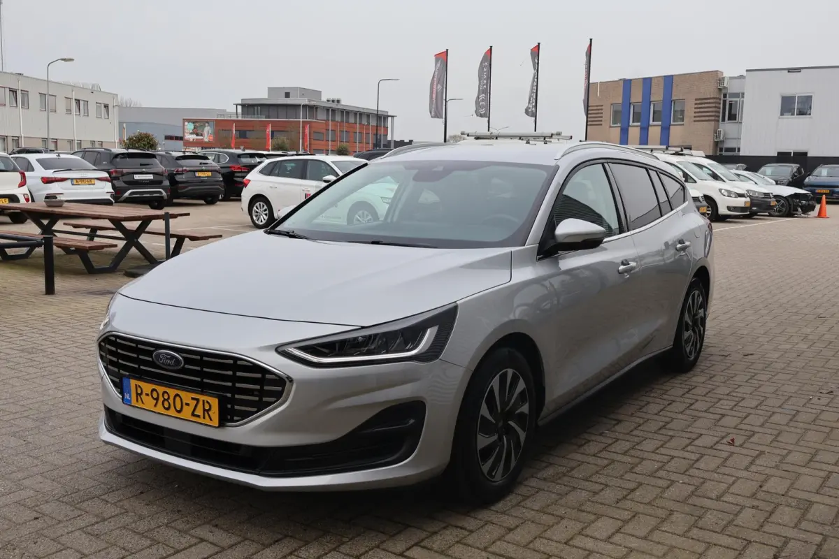 1.0 Hybrid Titanium X 1e Eigenaar | Volledig Onderh | NL-Auto | BTW | Elek Trekhaak | Winterpack | Camera | Navi | Carplay | LED | ACC | Bots | Keyless