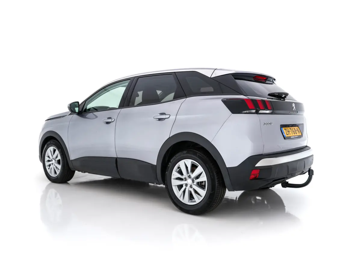1.2 PureTech Blue Lease Executive *NAVI-FULLMAP | DIGI-COCKPIT | SPORT-SEATS | ECC | PDC | CRUISE | CARPLAY  | PRIVACY-GLASS | TOWBAR | 17"ALU*