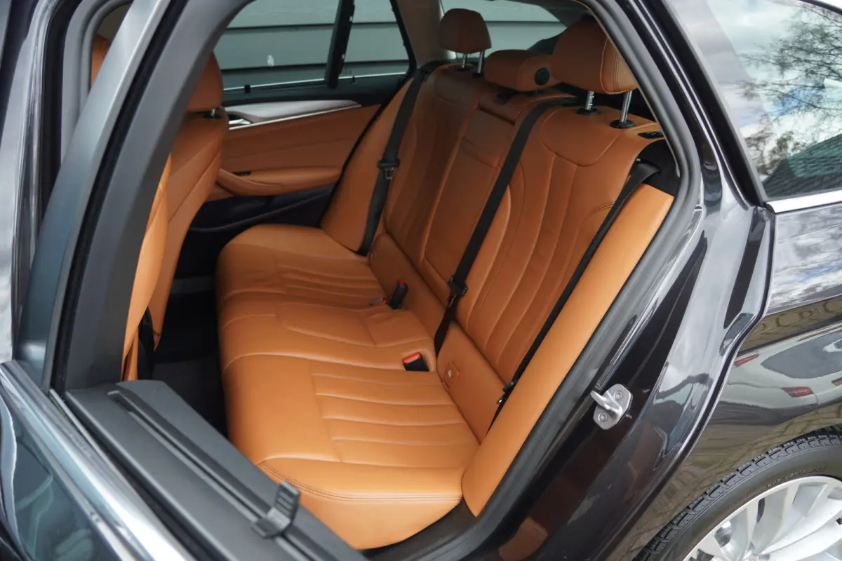 530i Executive - LEDER - MEMORY STOELEN - LUXURY LINE -
