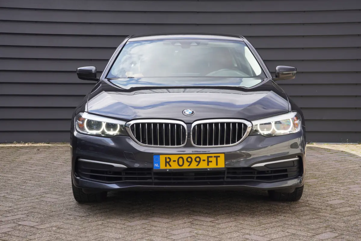 530i Executive - LEDER - MEMORY STOELEN - LUXURY LINE -