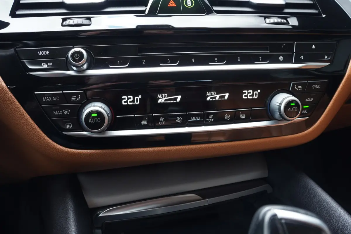 530i Executive - LEDER - MEMORY STOELEN - LUXURY LINE -