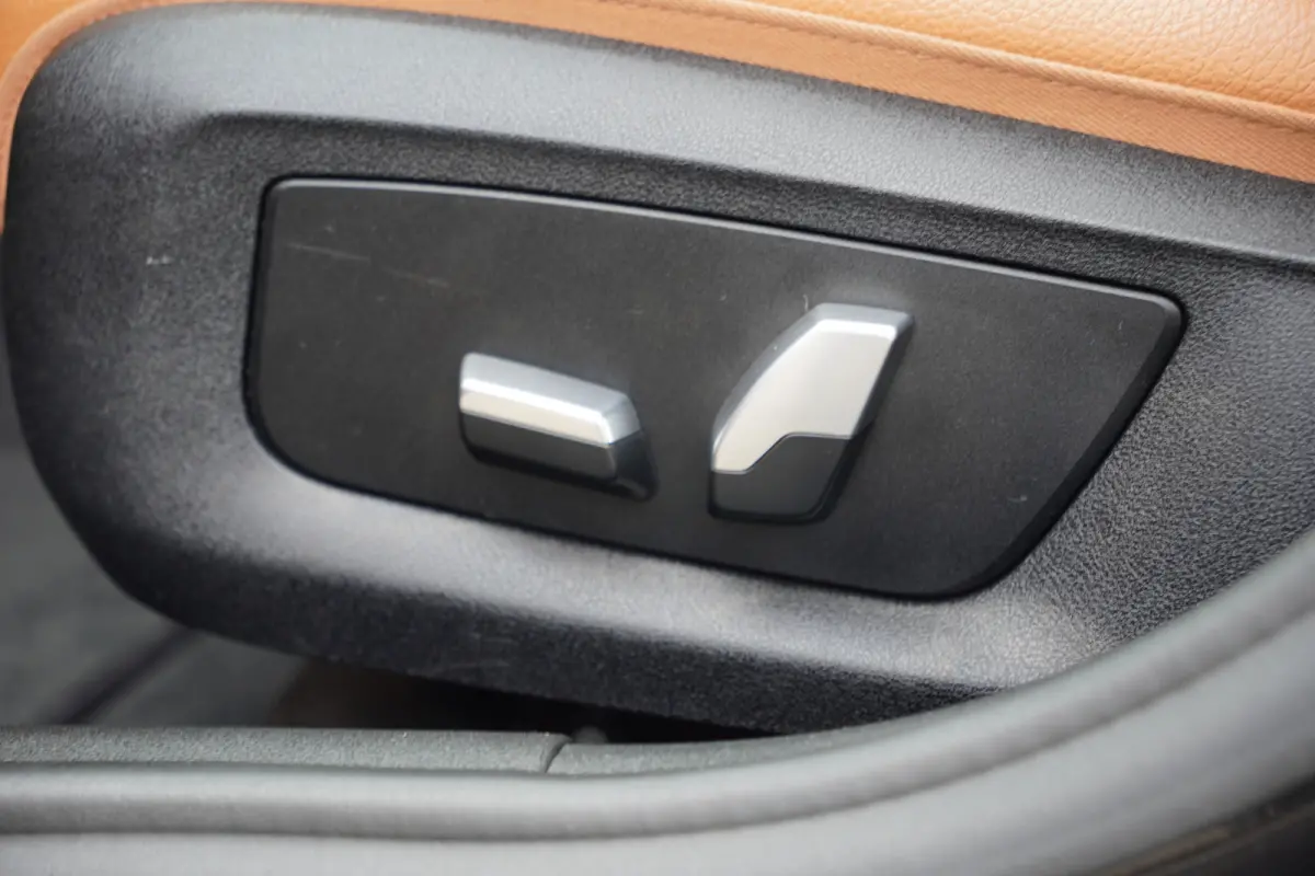 530i Executive - LEDER - MEMORY STOELEN - LUXURY LINE -