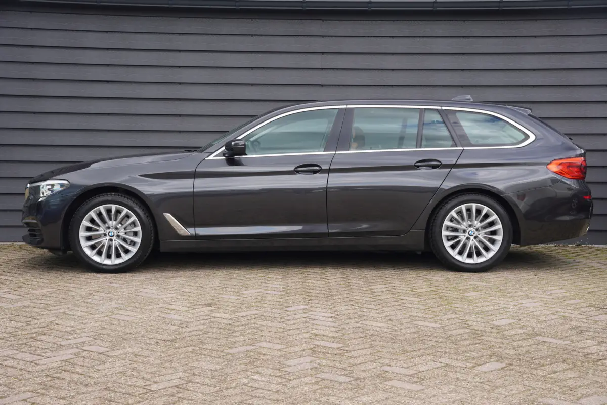 530i Executive - LEDER - MEMORY STOELEN - LUXURY LINE -