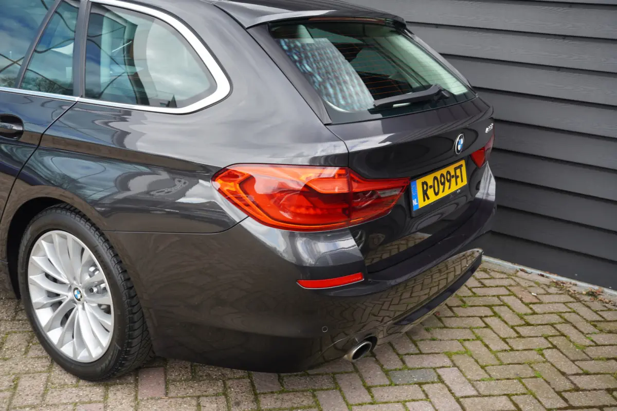 530i Executive - LEDER - MEMORY STOELEN - LUXURY LINE -