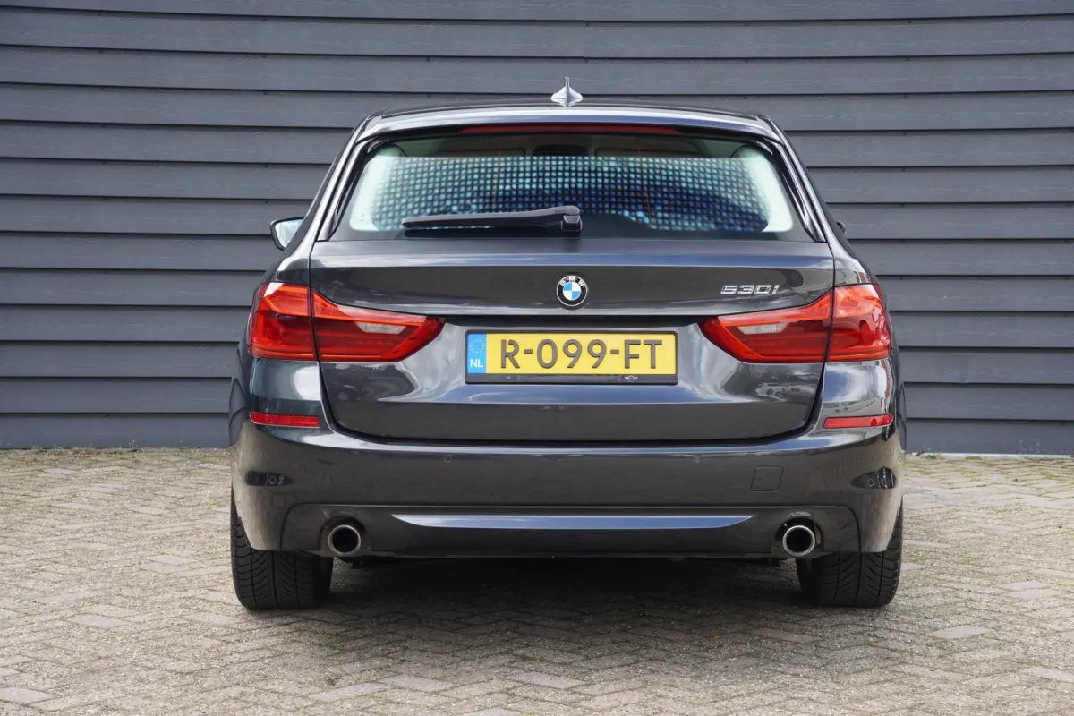 530i Executive - LEDER - MEMORY STOELEN - LUXURY LINE -