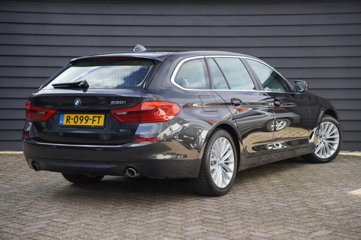 530i Executive - LEDER - MEMORY STOELEN - LUXURY LINE -
