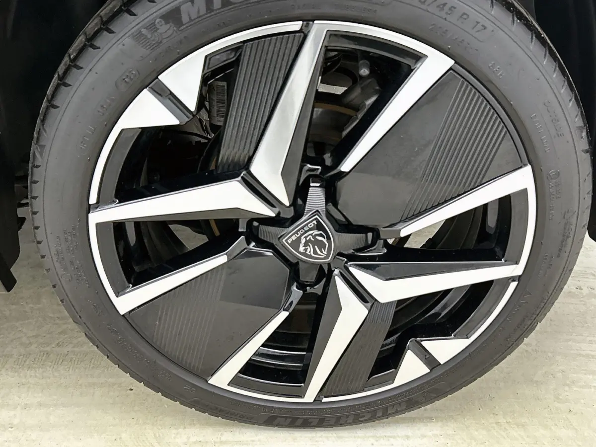 1.2 Hybrid GT 145pk Automaat | Navigatie | Camera Voor + Achter | Adaptieve Cruise Control | Dodehoekdetectie | 17"LMV | LED | Climate Control | Keyless Entry/Start | Apple Carplay/Android A