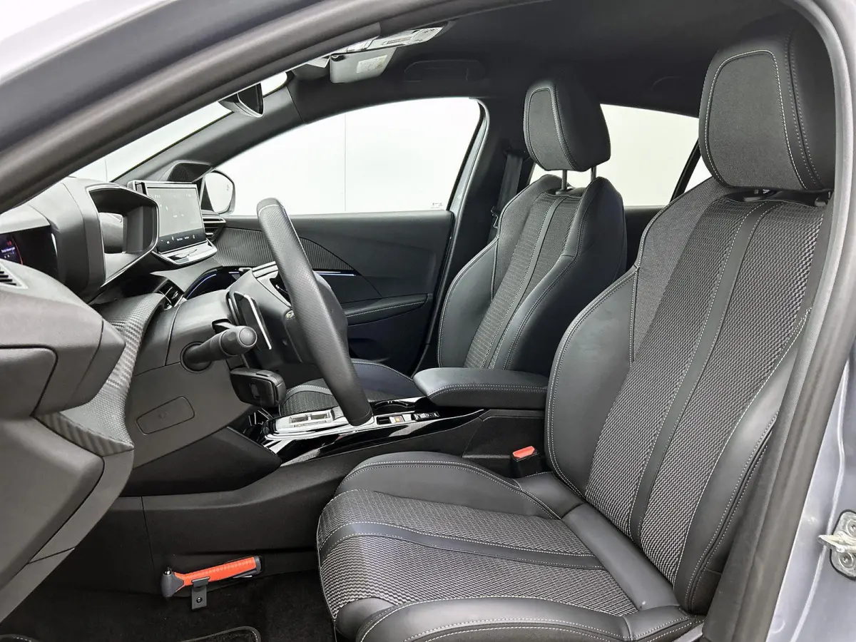 1.2 Hybrid GT 145pk Automaat | Navigatie | Camera Voor + Achter | Adaptieve Cruise Control | Dodehoekdetectie | 17"LMV | LED | Climate Control | Keyless Entry/Start | Apple Carplay/Android A