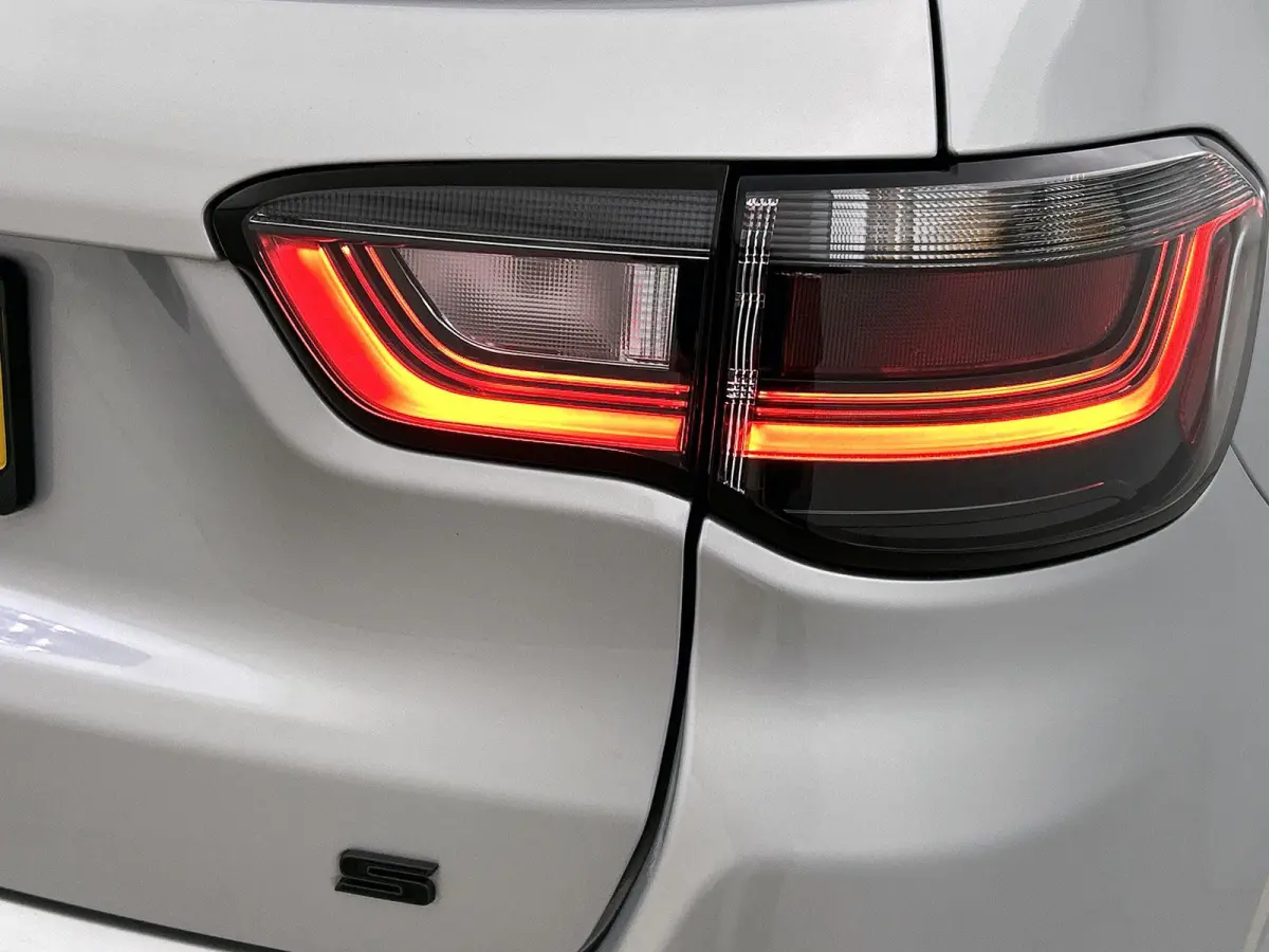 4xe Plug-in Hybrid S 240pk Automaat | 1ste Eigenaar | Schuif-/Kanteldak | 360 Camera | Elektrische Bestuurdersstoel | Adaptieve Cruise Control | LED | 19"LMV | Dodehoekdetectie | Stoelverwar