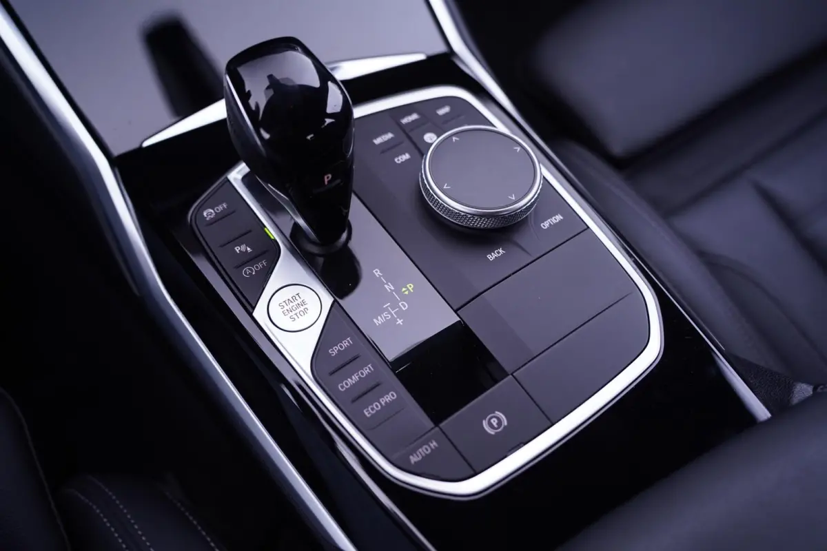 320i Sport Line Led koplampen Apple Carplay Leder Memory Stoelverwarming 1e Eigenaar NAP