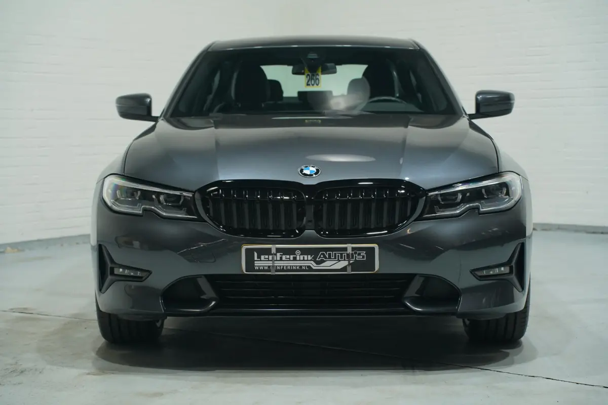 320i Sport Line Led koplampen Apple Carplay Leder Memory Stoelverwarming 1e Eigenaar NAP