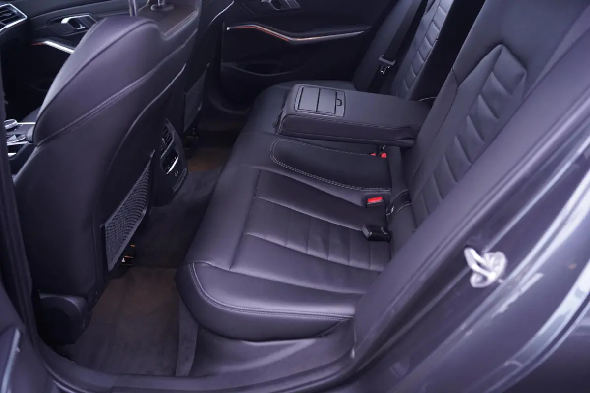 320i Sport Line Led koplampen Apple Carplay Leder Memory Stoelverwarming 1e Eigenaar NAP