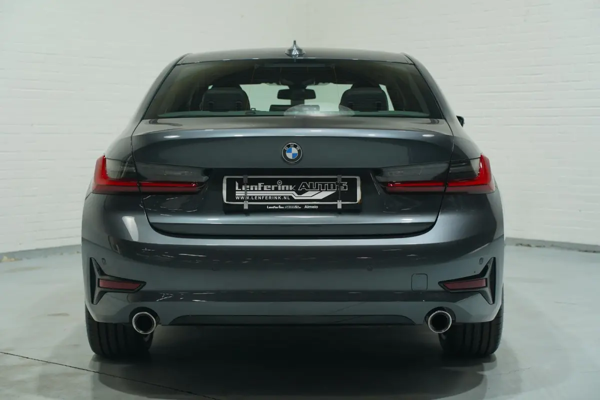 320i Sport Line Led koplampen Apple Carplay Leder Memory Stoelverwarming 1e Eigenaar NAP