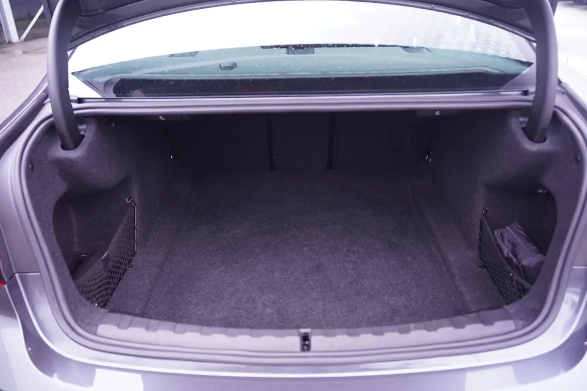 320i Sport Line Led koplampen Apple Carplay Leder Memory Stoelverwarming 1e Eigenaar NAP